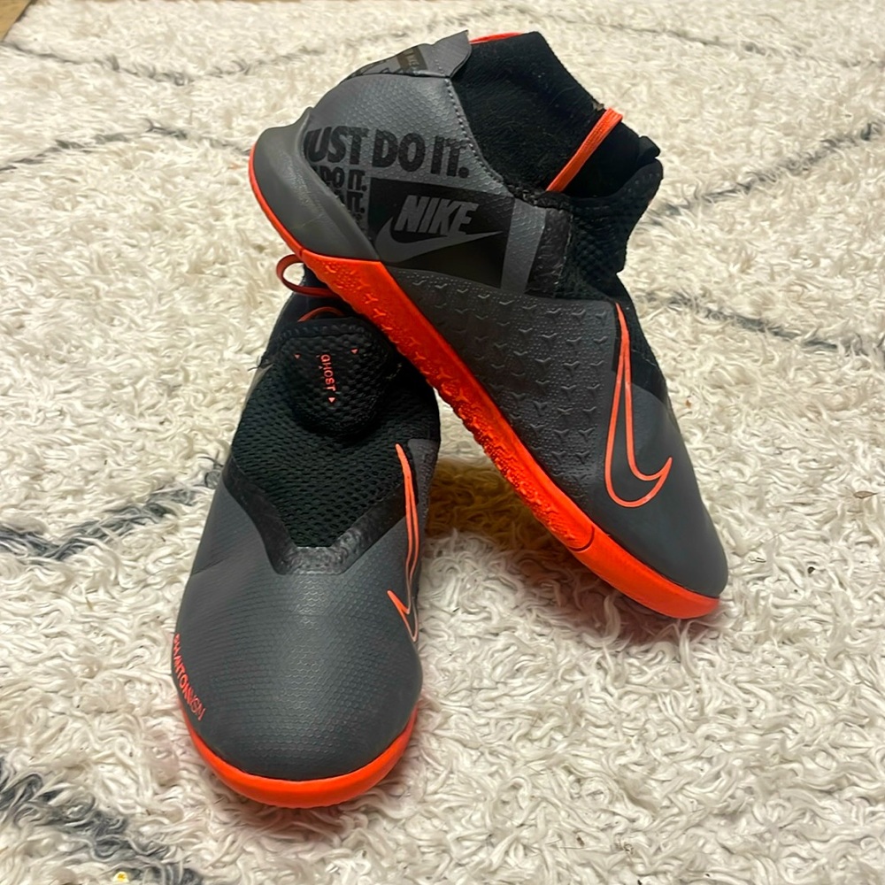 Nike 5Y Indoor Soccer Shoes